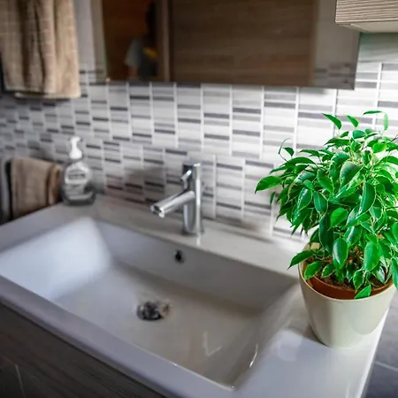 - Il Gelso Apartment Camisa